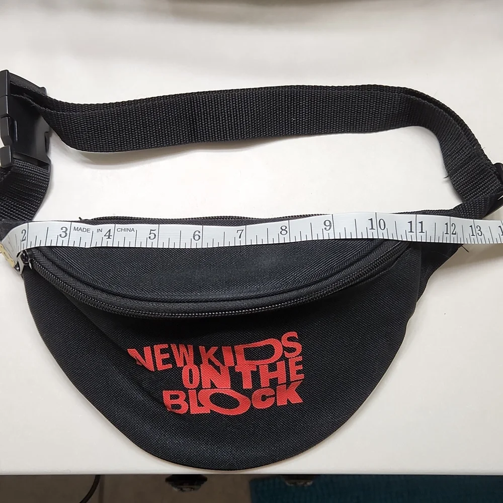 NWOT New Kids on the Block fanny pack - Picture 6 of 6